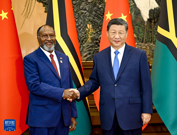 Xi Jinping Meets with Prime Minister of Vanuatu Charlot Salwai